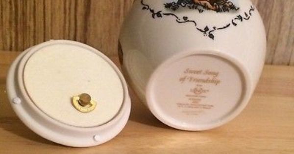 Lenox Disney Winnie The Pooh The Honey Pot Vase 7 Lenoxwinniethepooh Winnie The Pooh Honey Honey Pot Disney Winnie The Pooh