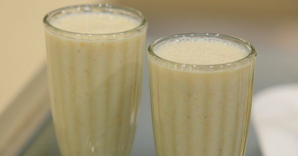 Cbc Sofra طريقة تحضير عصير موز باللبن غادة جميل Recipe Food Videos Desserts Milkshake Desserts