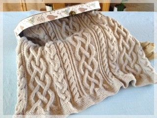 Bebe Est La Le Point Mousse Et Les Torsades En Jersey Lui Tendent Les Bras Ideale Pour Un Cadeau D Tricot A Torsades Comment Tricoter Couverture Bebe Tricot Bebe Est La Le Point Mousse Et Les Torsades En Jersey Lui Tendent Les Bras Ideale Pour Un Cadeau D Tricot A Torsades Comment Tricoter Couverture Bebe Tricot