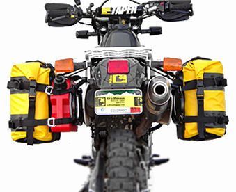 Una Motocicleta Bien Equipada Puede Ser Una Excelente Alternativa Para Salir De Las Ciudades En Ca Motorcycle Camping Motorcycle Luggage Adventure Motorcycling