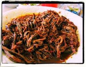 Carne Mechada En Salsa Ingredientes 1 Kilo De Carne Para Mechar De Res Tenderizada 4 Litros De Agua Sal Al Gusto 1 Rama Carne Mechada Carne Platos De Carne