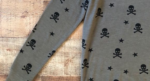 Chaser Skull And Crossbones Stars Nwt Size S Skull And Crossbones Crossbones Soft Layers