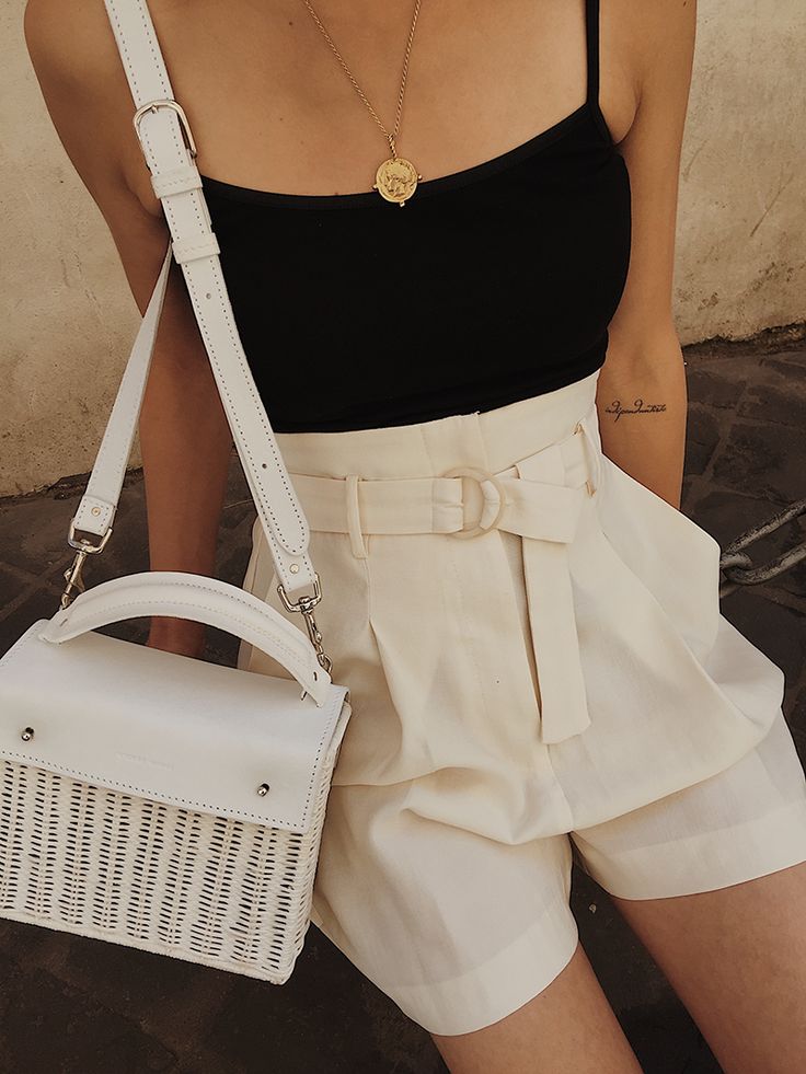 Fashion blogger, photography, trendy outfit, casual style, spring fashion, date … Fashion blogger, photography, trendy outfit, casual style, spring fashion, date …