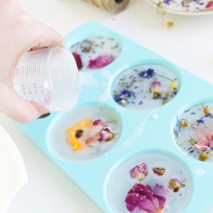 DIY Flower Power Scented Wax Sachets -