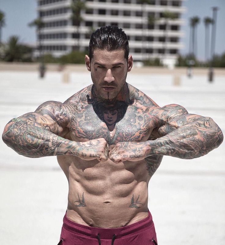 Model tattoo gym retro