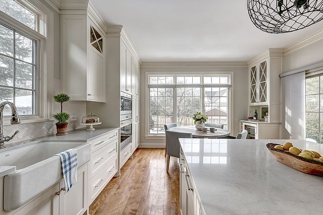 43 Amazing Kitchen Remodeling Ideas For Small Kitchens 2019 Small White Kitchens Classic Kitchen Cabinets White Kitchen Traditional