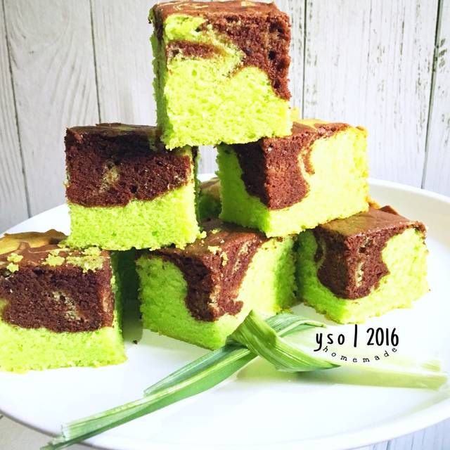 Bolu Pandan Cokelat lembut a k a Marmer Pandan Cokelat by Bolu Pandan Cokelat lembut a k a Marmer Pandan Cokelat by