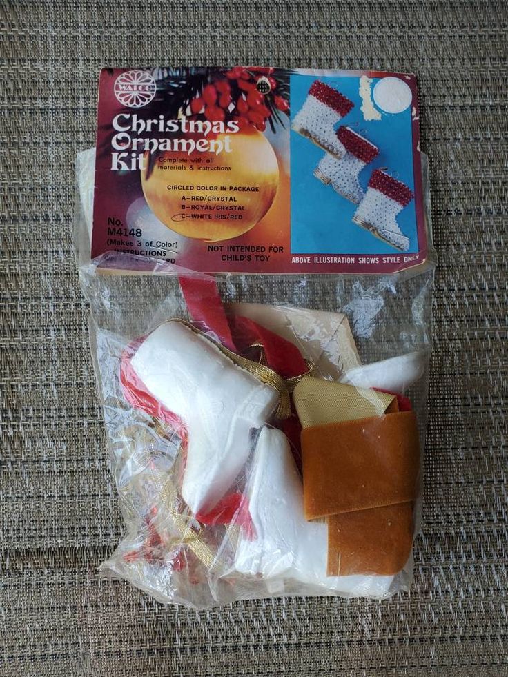 Walco Holiday CHRISTMAS TREE 3-D Vintage Sequin Bead Ornament Kit Green NOS Walco Holiday CHRISTMAS TREE 3-D Vintage Sequin Bead Ornament Kit Green NOS