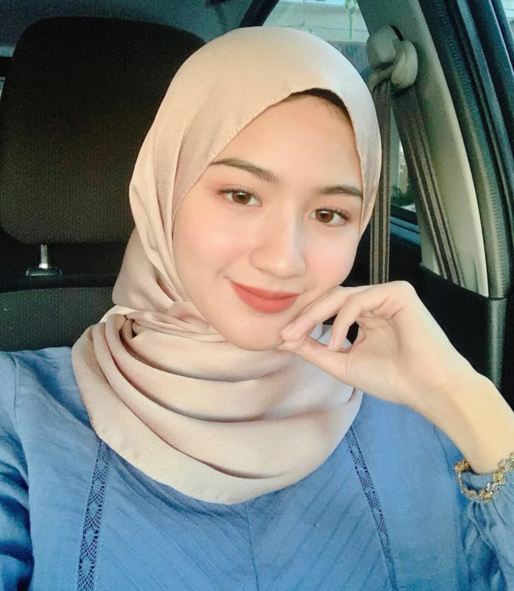 Pinterest | Riasan wajah bulat, Wanita, Gaya hijab