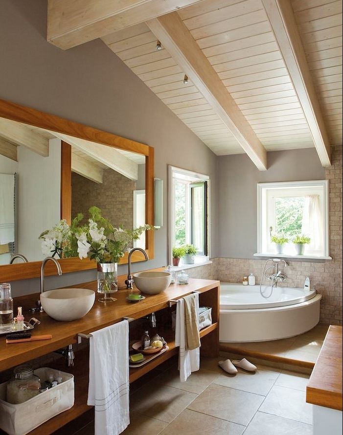 Salle De Bain Bois Et Gris Avec Poutres Apparentes Blanches