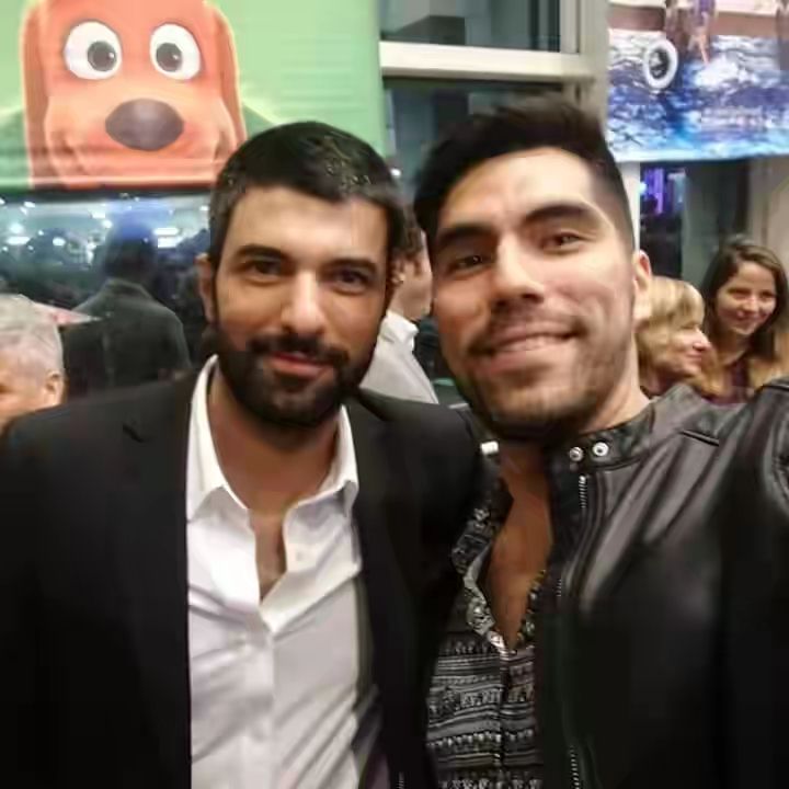 Engin Akyürek En Chile Con El Chileno Orlando Alfaro Conocido Por Su Doblaje Latino De Kerim Qué Culpa Tiene Kara Para Ask Fatmagul Que Culpa Tiene Fatmagul