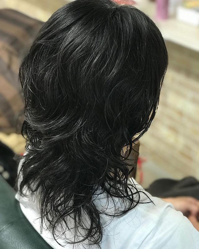 エッジウルフウェーブ 長めに残したえりあしに強めにかけたS