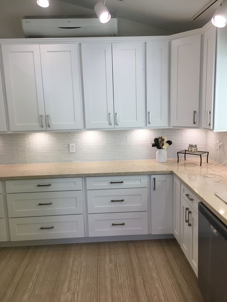 40 Inch Wall Cabinets Crown Moulding Quartz Countertop Glass Tile Backsplash Under Cabinet Lighti Lighting Glass Tile Backsplash Under Cabinet, 40 Inch Cabinets