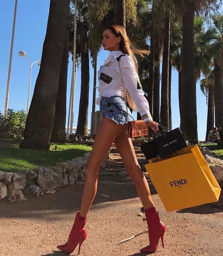 ⊱ɛʂɬཞɛƖƖą⊰ | Slim girl, Shopping girls, Girl fashion