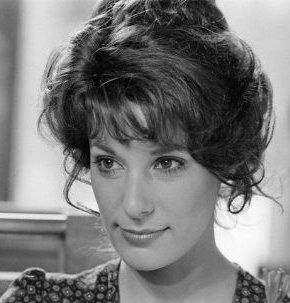 Une rose et Bernadette Lafont 03c6c1ab86e6bea36732334fda86dccd--beautiful-actresses-lafont
