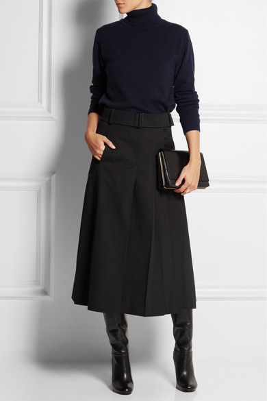 I love love love this skirt. The whole outfit would be a staple in my closet.