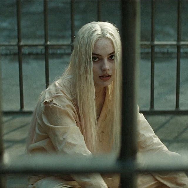im bored come on play with me harleyquinn harleenquinzel dc dccomics gotham gothamcity joker jail arkhamasylum belle kadin yuzu gotham sehri yirtici kuslar