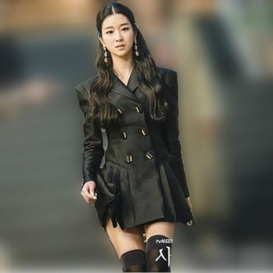 looks Ko Moon-Young | Young outfit, Ko moon young, Ko moon young outfit