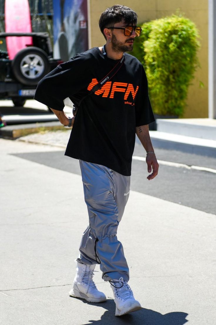 オーバーサイズtシャツ コーデ特集 エフォートレスで旬なメンズの着こなし アイテム紹介 メンズファッションメディア Otokomae 男前研究所 メンズファッション オーバーサイズ メンズ メンズファッションスタイル オーバーサイズtシャツ コーデ特集 エフォートレスで旬なメンズの着こなし アイテム紹介 メンズファッションメディア Otokomae 男前研究所 メンズファッション オーバーサイズ メンズ メンズファッションスタイル