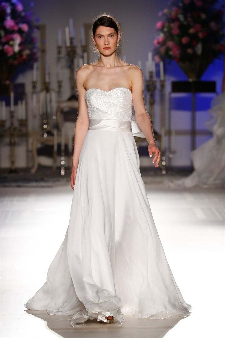 52 Best Beautiful Gowns Images On Pinterest Bridal Dresses Graziose Leggiadre Ed Eteree Ecco Le Spose Di Milano Collezione Sposa 2018 Giuseppe Papini Light Strapless Wedding Dress With Precious Embroidery