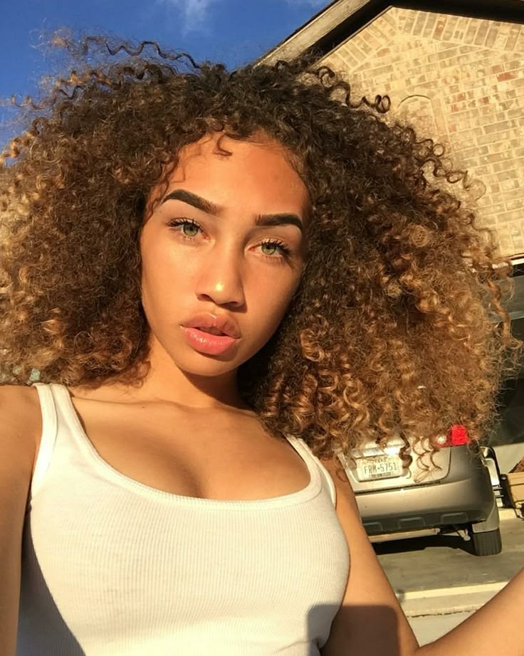 Best of Light skin girl curly hair hair curly Light girl skin