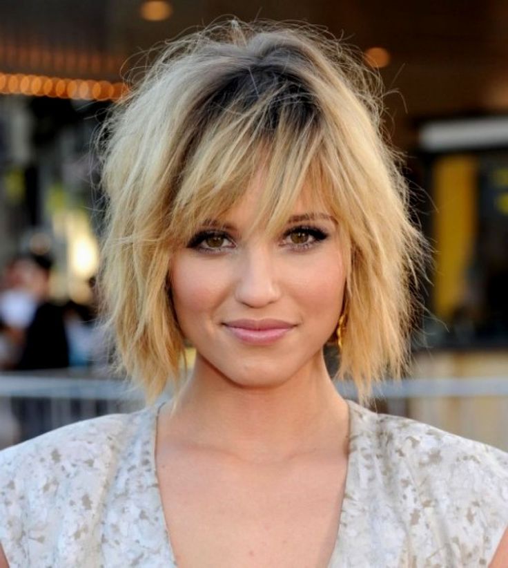 Pin by Emily Peat on Outfit Ideas Medium hair cuts, Thick hair styles, Medium ha