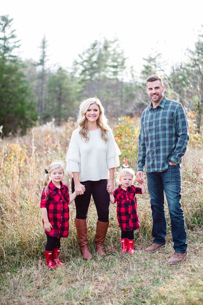 Holiday Pics Outfits Pinterest Family Photos, Family Christmas Holiday pics | Outfits | Pinterest | Family photos, Family christmas pictures and Family photo outfits - Holiday Pics Outfits Pinterest Family Photos, Family Christmas