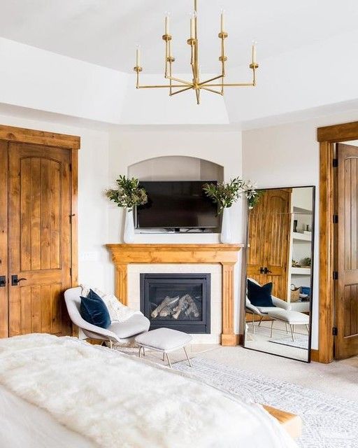 Ziyi Large Chandelier Kitchen S E Chandeliers Wood Detail Large Chandeliers Gold Accents Cool Rooms Master Bedroom Lighting