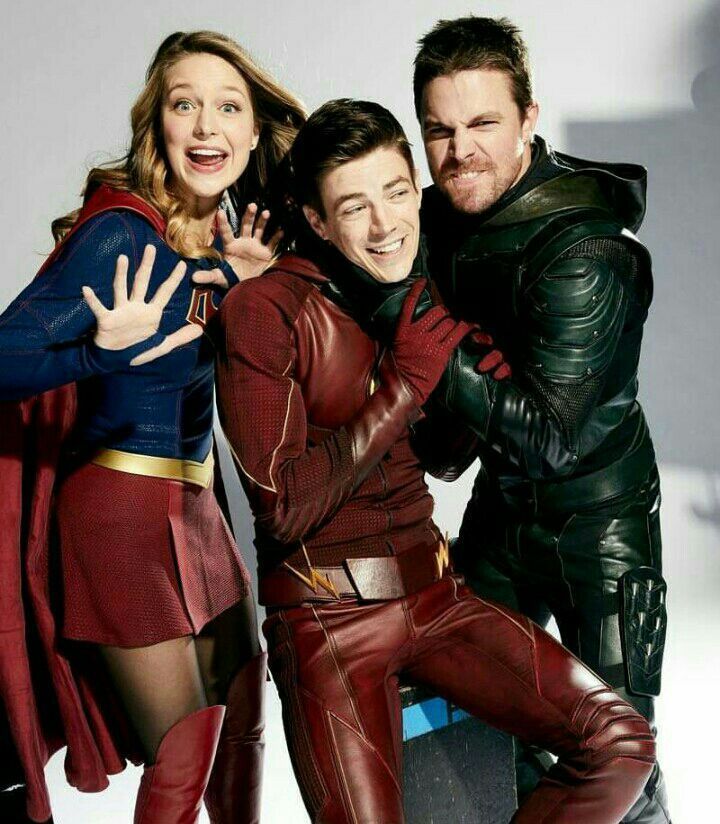 Fotos Flarrow Olivarry Supergirl Flash Y Arrow Series De Superheroes Arrow Personajes Flash Heroe