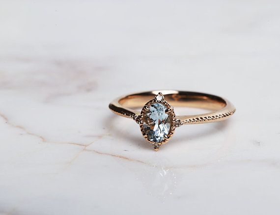 Vintage Aquamarin Verlobungsring 1,3 Karat Oval Aquamarin, weißer Diamant, Rotg… Vintage Aquamarin Verlobungsring 1,3 Karat Oval Aquamarin, weißer Diamant, Rotg…