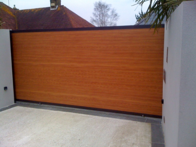 The Finish Is Wood Grain But Material Aluminium It S Also A The Finish Is Wood Grain But Material Aluminium It S Also A Sliding Gate So There No Centre Split To Spoil Lin Aluminum Steel Fences In