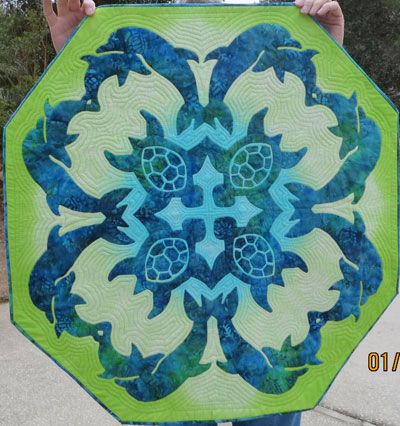 pin by sandy weaver on dolphin hawaiian quilts sea turtle quilts