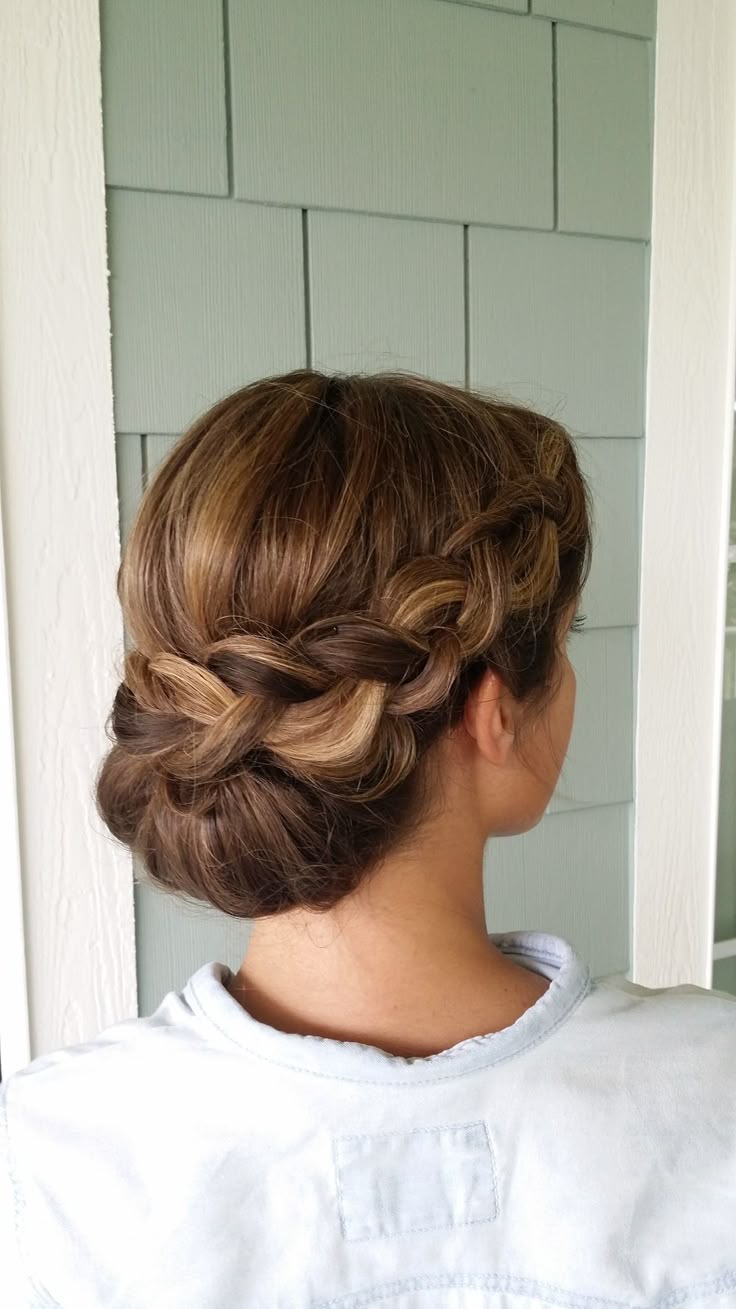 Luxury on location artist for updo's, styling and airbrush makeup artistry ...