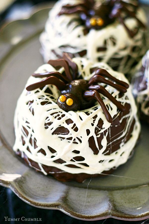 chocolate spider nest bundt cakes with marshmallow spider webs and chocolate spiders wwwyummycrumble - Halloween Chocolate Spiders chocolate spider nest bundt cakes with marshmallow spider webs and chocolate spiders wwwyummycrumble - Halloween Chocolate Spiders