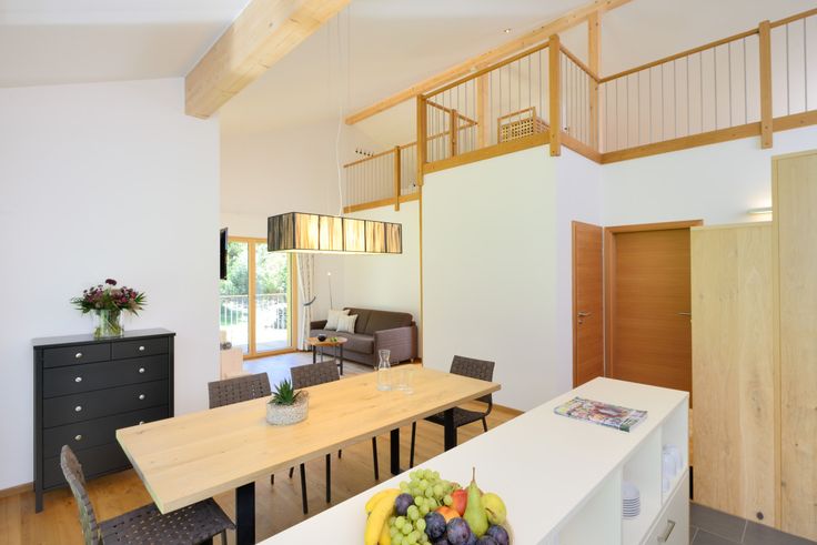 Flur mit Sitzbank in Schiffsform - Maritime Inneneinrichtung OKAL - schlichtes sauna design holz seeblick Flur mit Sitzbank in Schiffsform - Maritime Inneneinrichtung OKAL - schlichtes sauna design holz seeblick