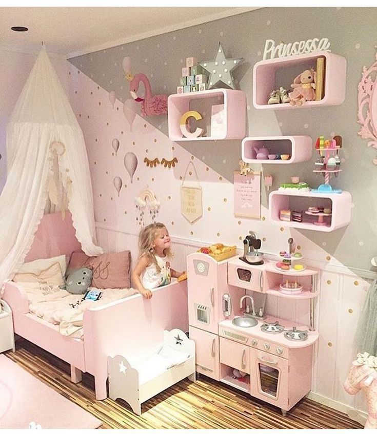 Kleinkind Mädchen Schlafzimmer; Küche spielen; Kinderzimmer; Kinderzimmer