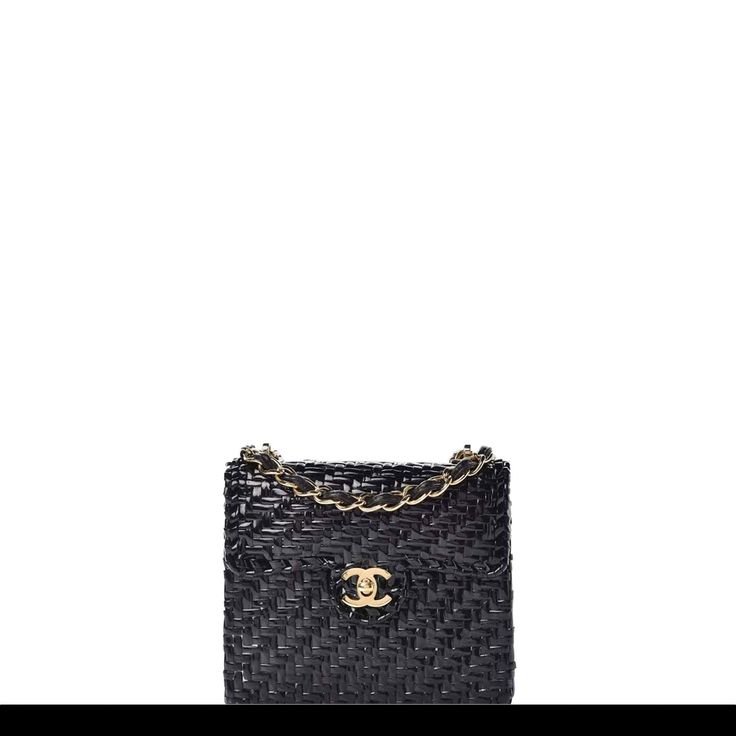 The Complete Guide to the Chanel 22P Classic Mini Handle - PurseBop