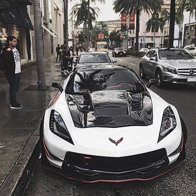 Corvette Luxurylifestyle Luxe Luxury Gold Goldcrew Golddigger Goldcar Richlifestyle Rich Supercar Sport Cars Corvette Super Cars