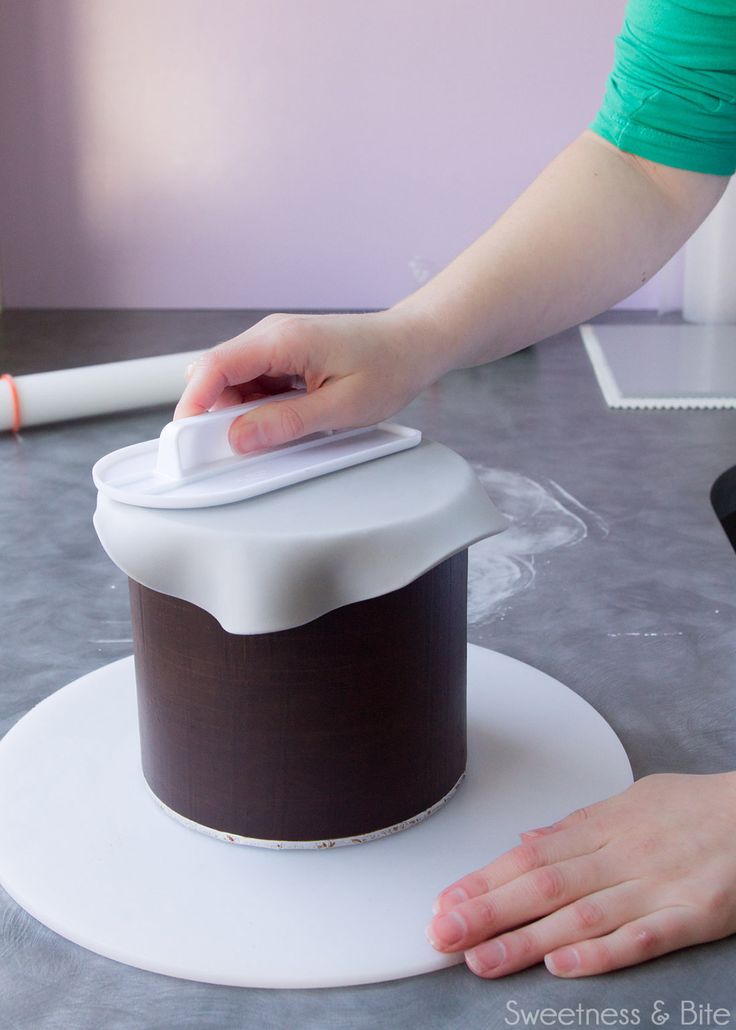 How To Put Icing On A Square Cake How To Put Icing On A Square Cake