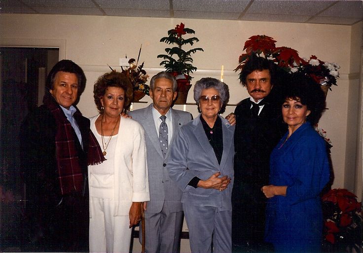 The Cash Family Roy, Johnny, Tommy, Reba, Joanne and Louise Cash
