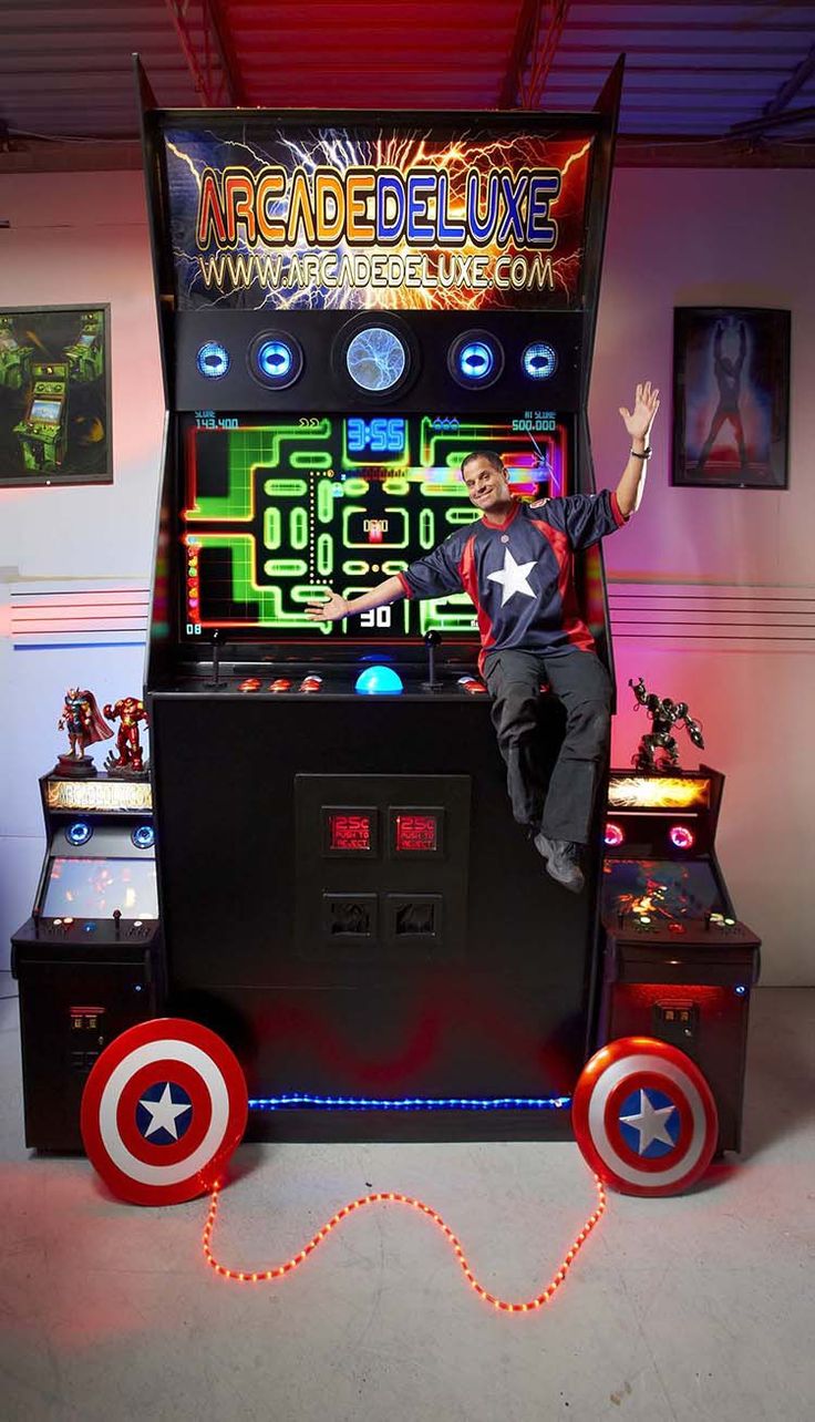 Man Spends Two Years Building The World s Largest Arcade Machine world-s-largest-arcade-machine-plays-a-giant-version-of-tetris-upi