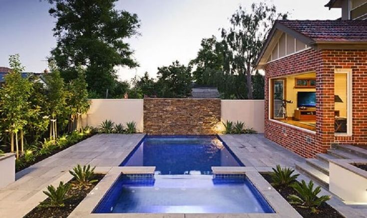 Desain Kolam Renang Minimalis Mungil Backyard Pool Small Backyard Pools Small Swimming Pools<script async src=