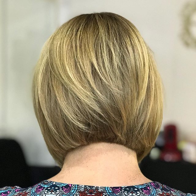 44 Beste Bob Frisuren Hinten Angeschnitten 44 Beste Bob Frisuren Hinten Angeschnitten Angeschnitten Beste Bob In 2020 Bob Frisur Haarschnitt Bob Haar Styling