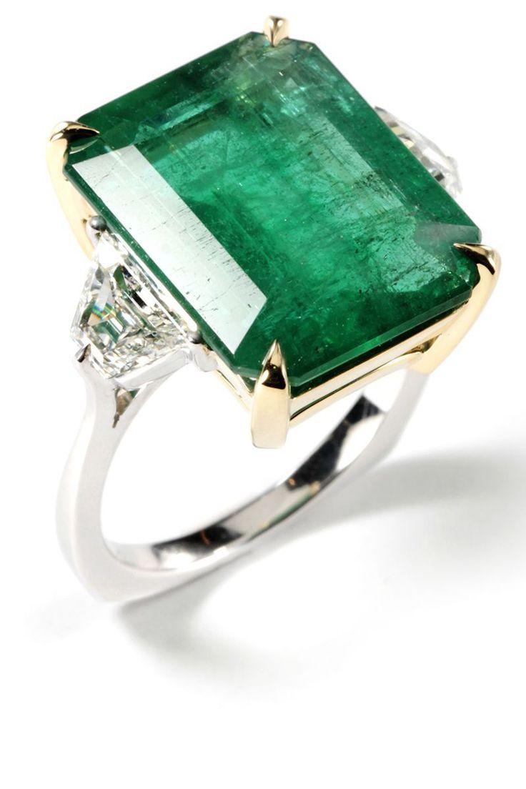 Wedding Ring Set With Green Emerald Wedding Ring Set With Green Emerald