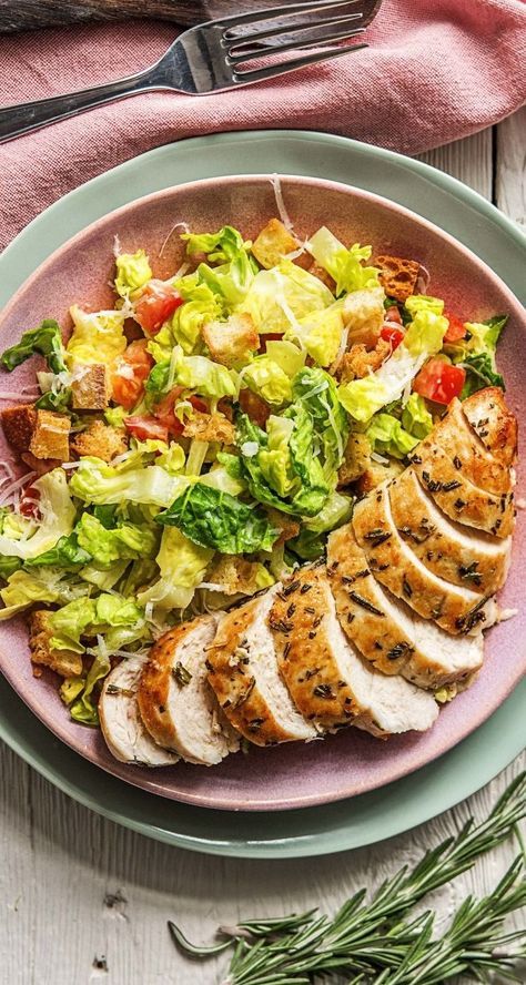 50 best salat images on pinterest cooking recipes mayonnaise and rosmarin hahnchenbrust angerichtet auf caesar salat mit selbstgemachten croutons