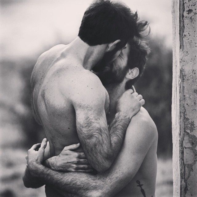 Hot gays kissing