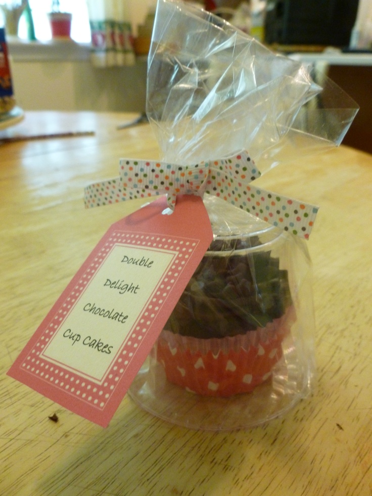 packaging cupcakes for a bake sale