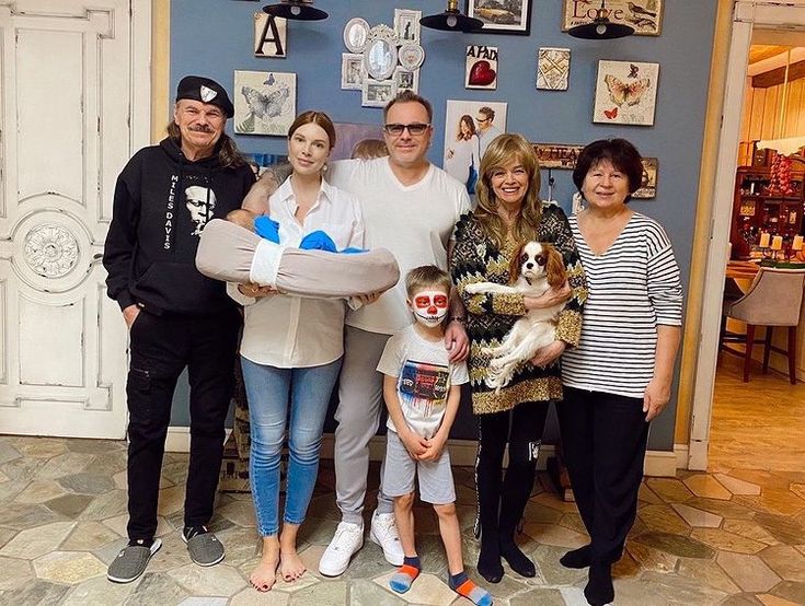 Presnyakov' family in one picture: musicians made a rare photo during the holida