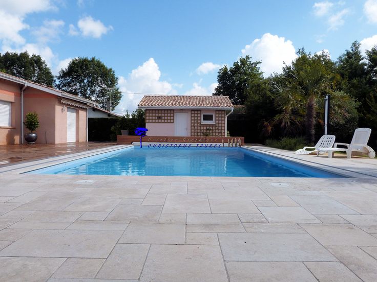 Carrelage terrasse piscine Local technique et treillage en bois - photo local technique piscine Carrelage terrasse piscine Local technique et treillage en bois - photo local technique piscine