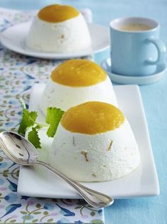 Gestürzte Pfirsich-Joghurt-Creme
